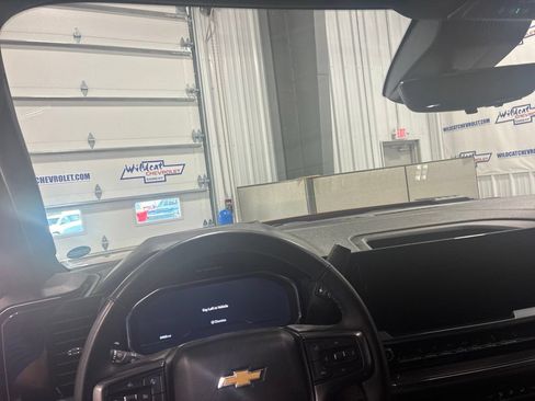 Used 2024 Chevrolet Silverado 2500 High Country w/ High Country Premium Package AWD/4WD image 2