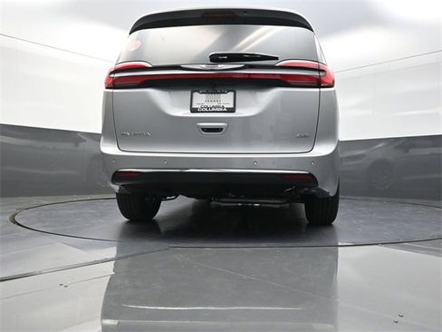 New 2026 Chrysler Pacifica Select image 22