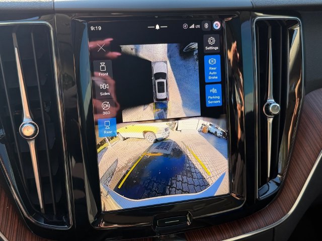 Used 2024 Volvo XC60 B5 Plus w/ Protection Package AWD/4WD image 19