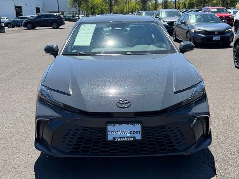 Used 2025 Toyota Camry SE FWD image 4