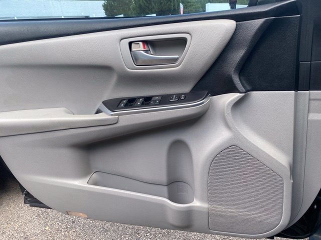 Used 2015 Toyota Camry SE FWD image 24