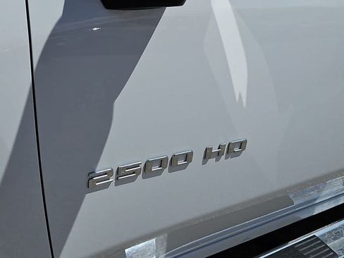 Used 2025 Chevrolet Silverado 2500 LT AWD/4WD image 11