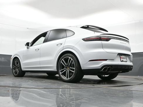 Used 2023 Porsche Cayenne Turbo AWD/4WD image 46
