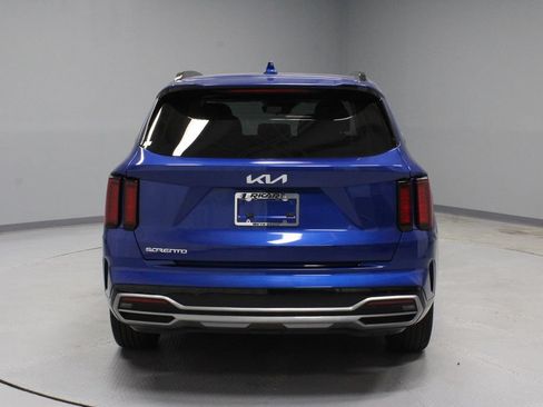 Used 2023 Kia Sorento S w/ Panoramic Sunroof Package FWD image 11