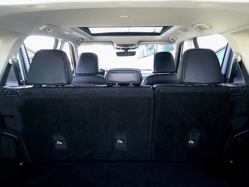 Used 2022 Nissan Rogue SL w/ SL Premium Package image 8