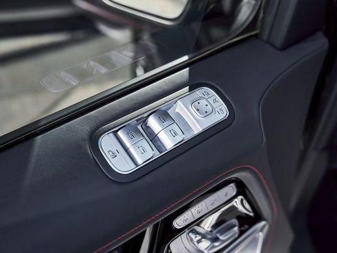 Used 2025 Mercedes-Benz G 63 AMG 4MATIC image 33