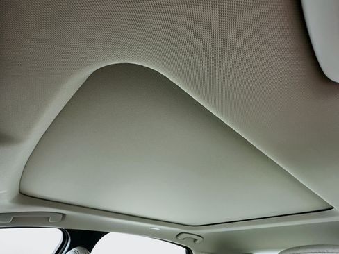 Used 2024 Nissan Ariya AWD image 26