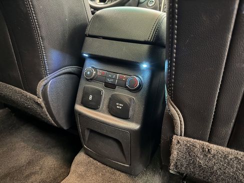 Used 2016 Ford Explorer Limited image 28