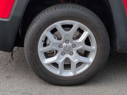 Used 2018 Jeep Renegade Latitude w/ UConnect 8.4 Nav Group image 14