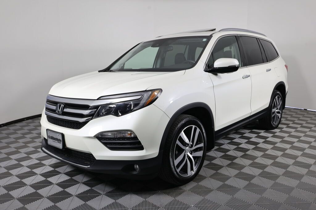 Used 2017 Honda Pilot Touring image 5
