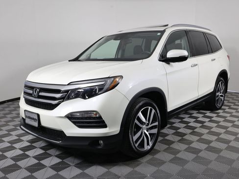 Used 2017 Honda Pilot Touring image 5