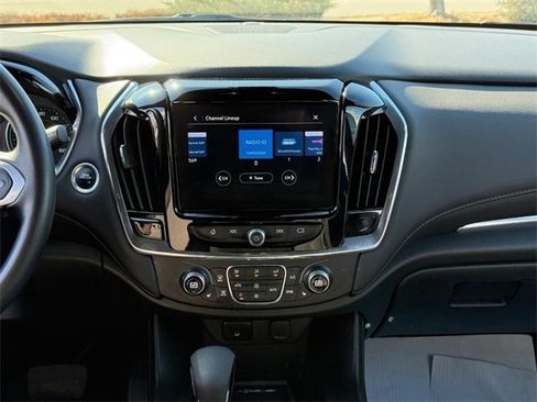 Used 2023 Chevrolet Traverse LT image 14