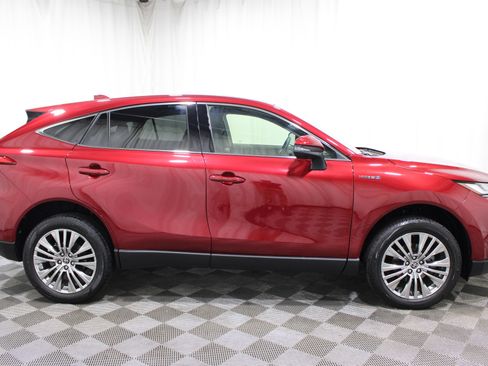 Used 2021 Toyota Venza Limited image 32