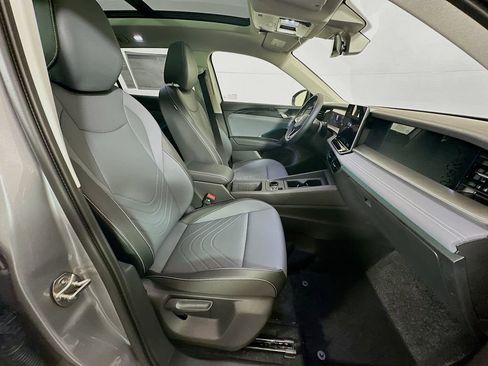 New 2026 Volkswagen Tiguan SE AWD/4WD image 25