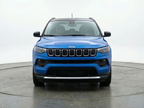 Used 2025 Jeep Compass Limited AWD/4WD image 2
