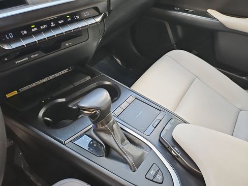 Used 2020 Lexus UX 250h AWD/4WD image 18