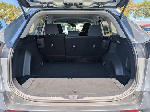 Used 2021 Toyota RAV4 LE image 13