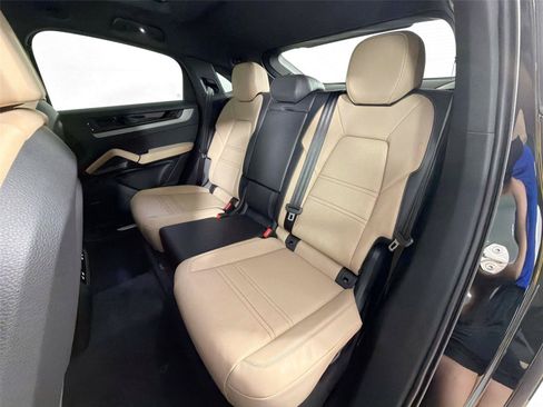 Certified 2026 Porsche Cayenne Coupe AWD/4WD image 25
