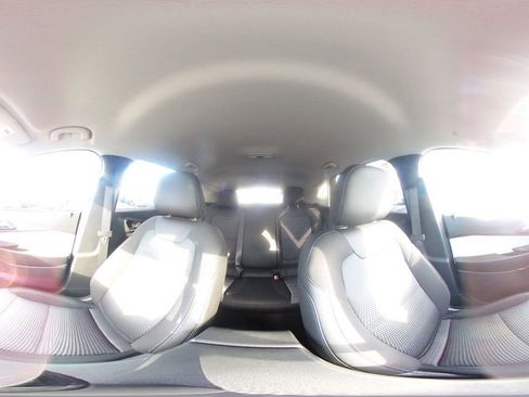 Used 2025 Chevrolet Trax LT image 42