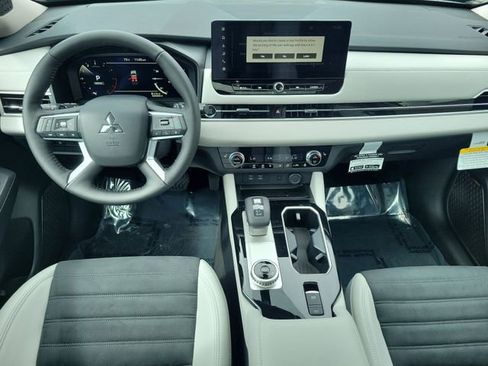 New 2026 Mitsubishi Outlander SE FWD image 17