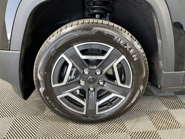 Used 2026 Jeep Cherokee Laredo AWD/4WD image 10