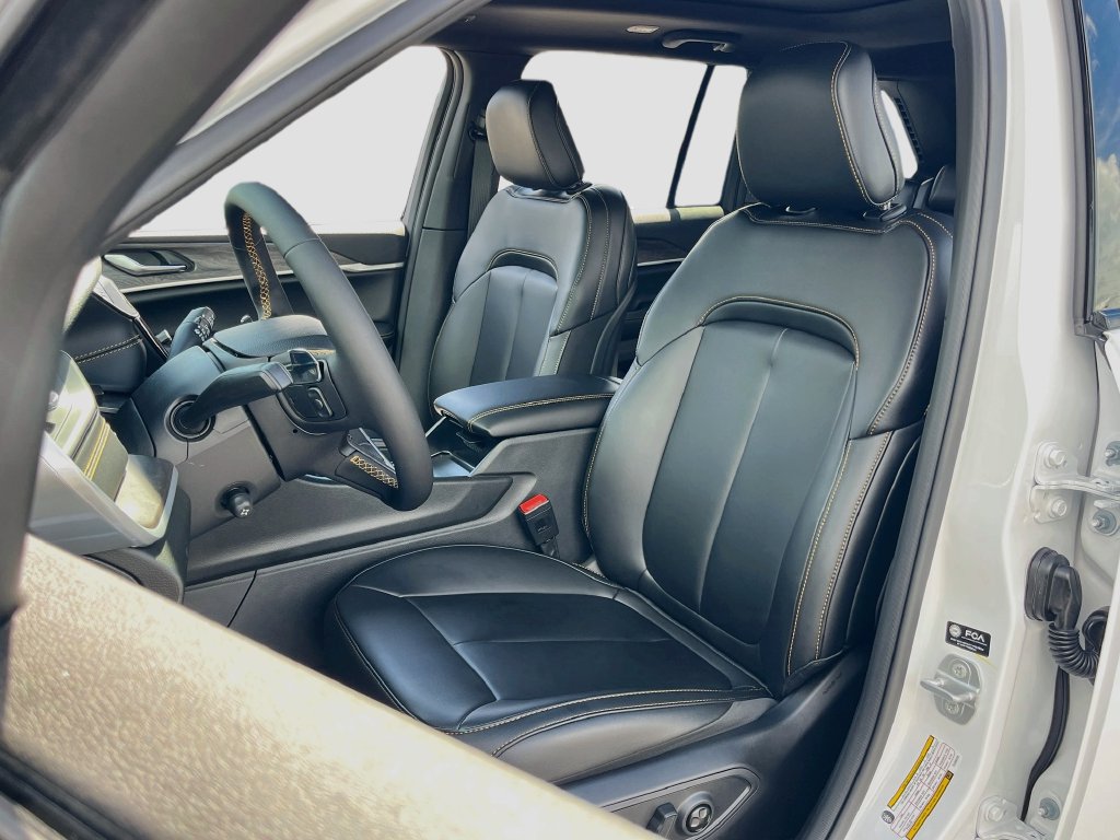 New 2026 Jeep Grand Cherokee Limited AWD/4WD image 18