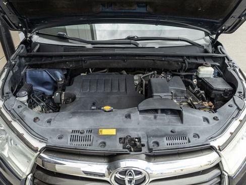 Used 2014 Toyota Highlander XLE AWD/4WD image 18