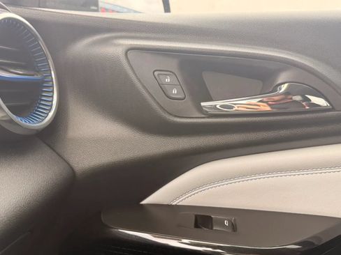 Used 2025 Chevrolet Trax LT FWD image 26