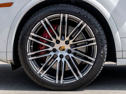 Certified 2017 Porsche Cayenne GTS AWD/4WD image 15