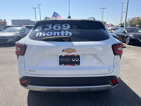 Used 2025 Chevrolet Trax LT w/ LT Convenience Package image 6