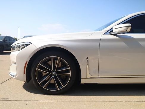 Used 2022 BMW 750i xDrive AWD/4WD image 10