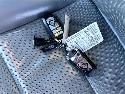 Used 2021 Lincoln Corsair AWD w/ Premium Package image 14