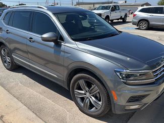 Used 2018 Volkswagen Tiguan SEL Premium image 1