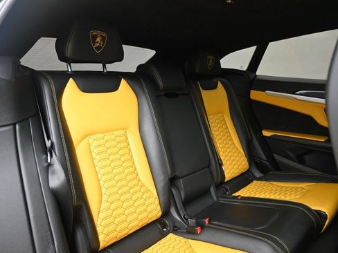 Used 2021 Lamborghini Urus AWD/4WD image 26