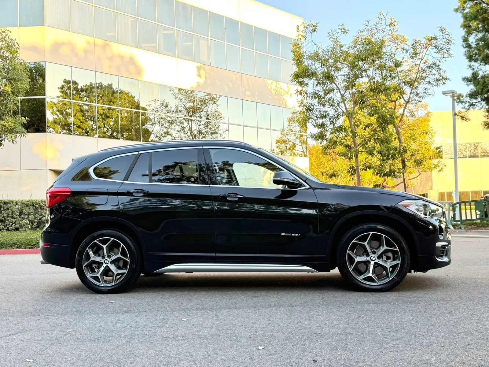 Used 2018 BMW X1 sDrive28i FWD image 2