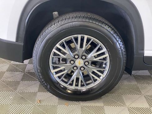 Used 2025 Chevrolet Traverse LT image 38