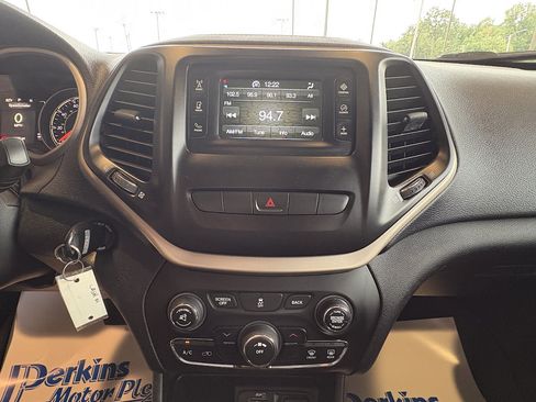 Used 2014 Jeep Cherokee Latitude AWD/4WD image 16