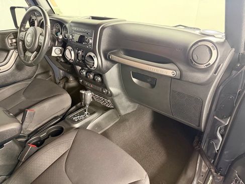 Used 2017 Jeep Wrangler Unlimited Sport w/ Quick Order Package 24S AWD/4WD image 16