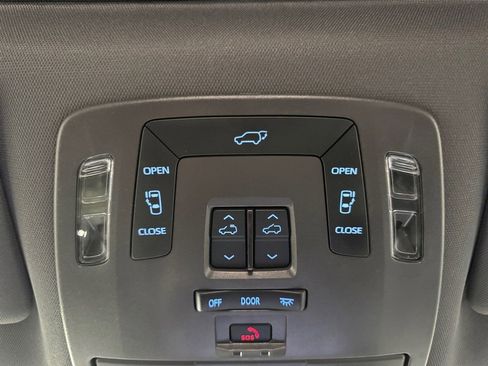 Used 2021 Toyota Sienna XLE AWD/4WD image 37
