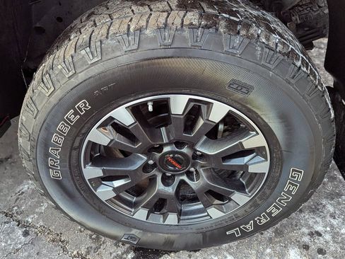 Used 2021 Nissan Titan PRO-4X w/ Pro-4x Convenience Package image 35