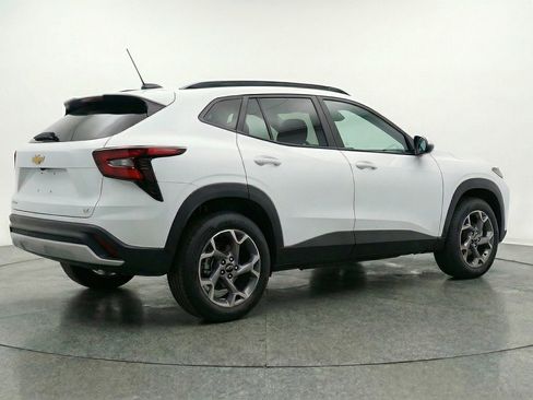 Used 2025 Chevrolet Trax LT FWD image 9