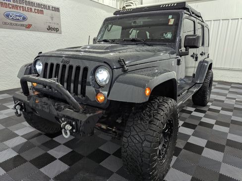 Used 2018 Jeep Wrangler Unlimited Sahara AWD/4WD image 3