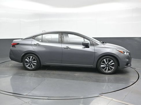Used 2021 Nissan Versa SV FWD image 4