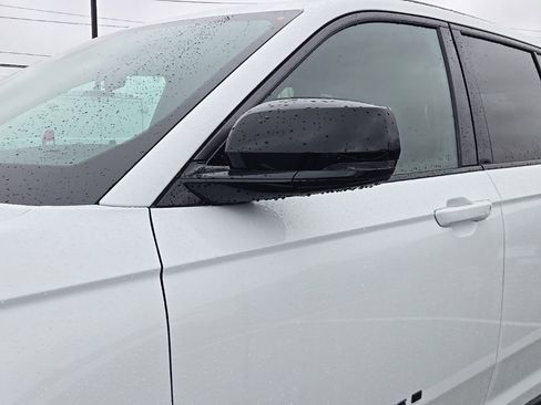 New 2026 Jeep Grand Cherokee Limited w/ Limited Altitude Package AWD/4WD image 4