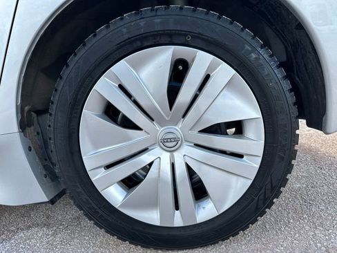 Used 2025 Nissan Leaf S image 28