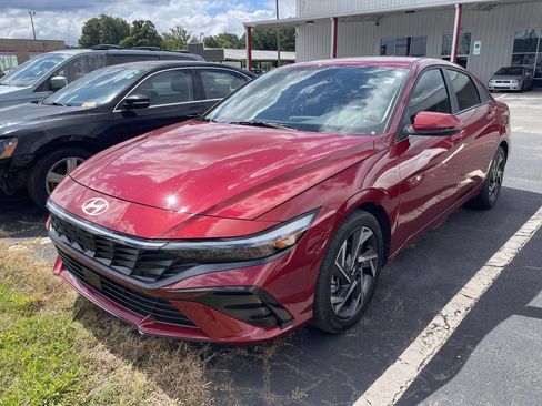Certified 2024 Hyundai Elantra SEL w/ Convenience Package FWD image 3