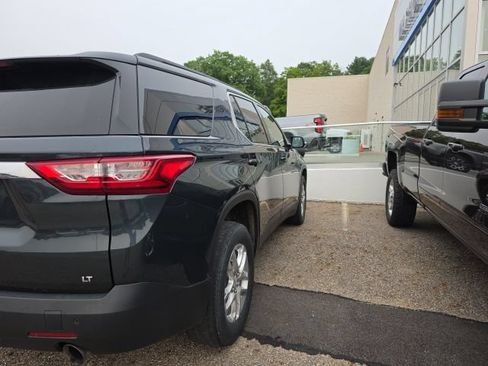 Used 2020 Chevrolet Traverse LT w/ Driver Confidence II Package AWD/4WD image 3