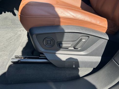 Used 2022 Audi Q8 Premium Plus w/ Premium Plus Package AWD/4WD image 22