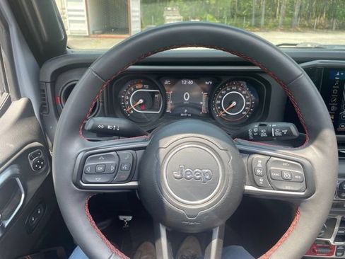 Used 2024 Jeep Wrangler Unlimited Rubicon AWD/4WD image 13