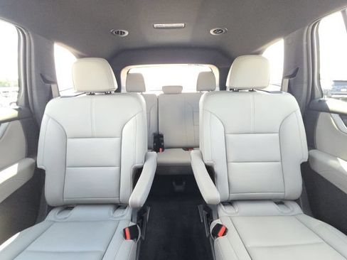 Used 2024 GMC Acadia Elevation FWD image 19